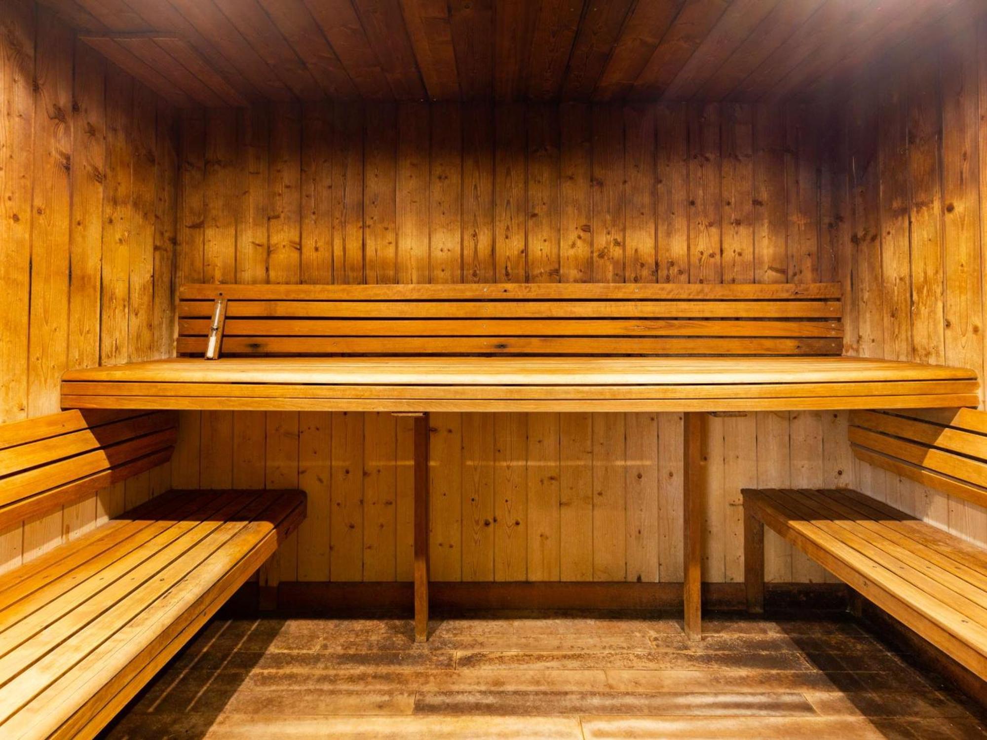 Appartement De 70 M² Au Centre-Ville Avec Piscine, Hammam, Sauna Et Balcon Bien Expose - Fr-1-296-392 圣拉里苏朗 外观 照片